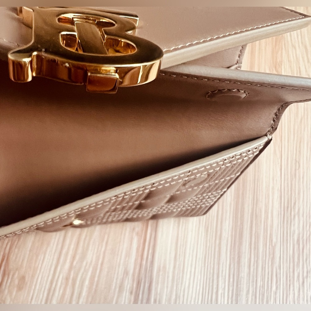 ❌❌❌ SOLD ❌❌❌ Burberry Quilted TB Envelope Belt Bag - Picture 8 of 15